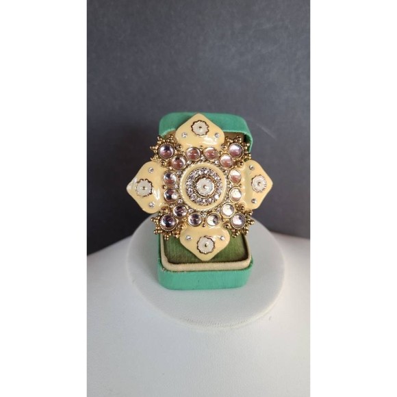 Rhinestone and Enamel Floral Brooch - Picture 4 of 10